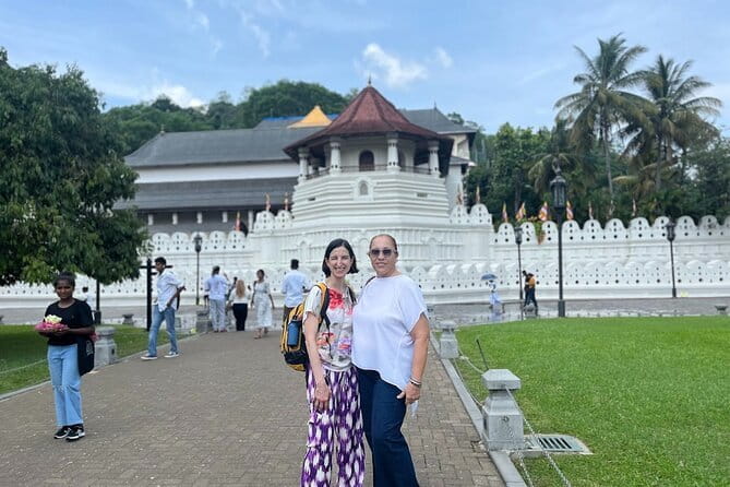 06 Nights 07 Days - Sri Lanka Private Tour - Day 1: Kandy’s sacred temple and evening performance