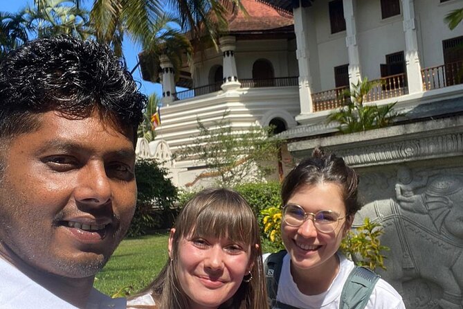 10 Days Sri Lanka Tour with Sujeewa - Day 5: Dambulla and Kandy after dark