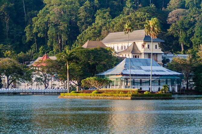 2 Night /3 Days-Highlights of Sri Lanka (Days Can be extended) - The private vehicle and guide make a real difference