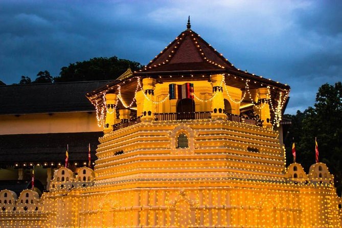 3 Days Tour to Kandy, Nuwara Eliya & Sigiriya - Peradeniya Gardens and Kandy’s Evening Show