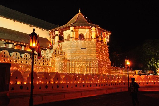 3 Days Tour to Kandy Nuwara Eliya & Sigiriya from Colombo - The Temple of the Sacred Tooth Relic and Kandy Lake