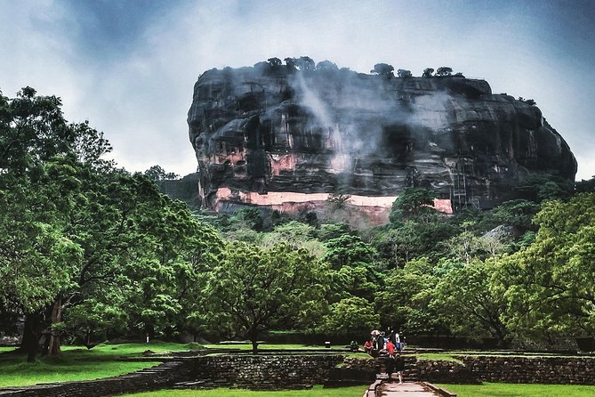 3 Days Tour to Kandy Nuwara Eliya & Sigiriya from Colombo - Kandy’s cultural dance show