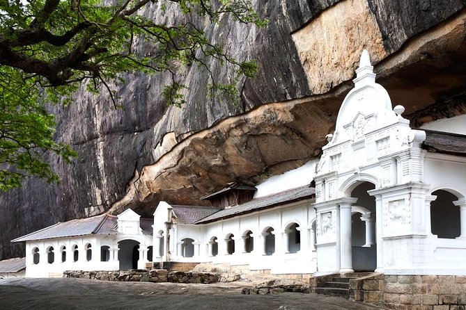 4-Day Essence of Sri Lanka Tour - Day 1: Dambulla’s painted cave shrines