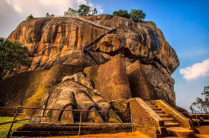 4 Days 3 Nights explore sri Lanka with Mirissa Cabs Sri Lanka - Who should book this private Sri Lanka route?