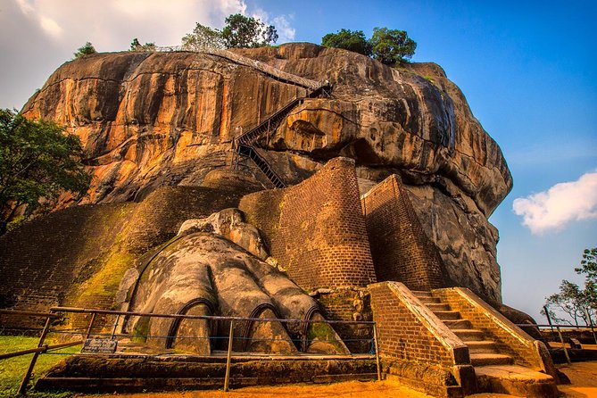 4 Days 3 Nights explore sri Lanka with Mirissa Cabs Sri Lanka - Day 2: Sigiriya, Pidurangala, Dambulla, and Kandy
