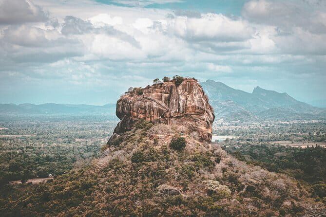 4 Days Private Tour In Sri Lanka - Vehicle, Chauffeur, and Included Meals