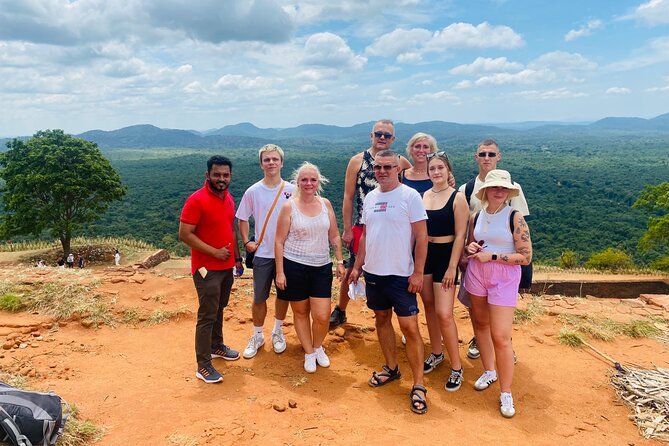 6 Days Tour of Sri Lanka - Day 4: Waterfalls, tea, and the cool hills of Nuwara Eliya
