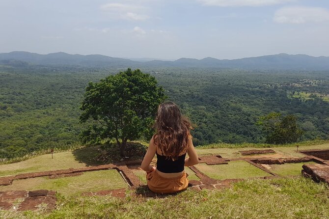 7-day tour in Sri Lanka - Day 4: Ella’s bridges, hikes, and tea