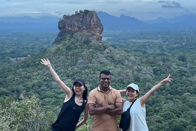 7 Days Private Guided Tour in Sri Lanka - Day 2: Spices, stones, viewpoints, and Kandy dance