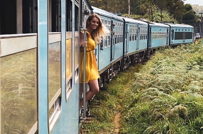 7 Days Tour in Sri Lanka Hotels with Breakfast and Luxury Car - Day 5: Ella’s Two Hikes and a Waterfall