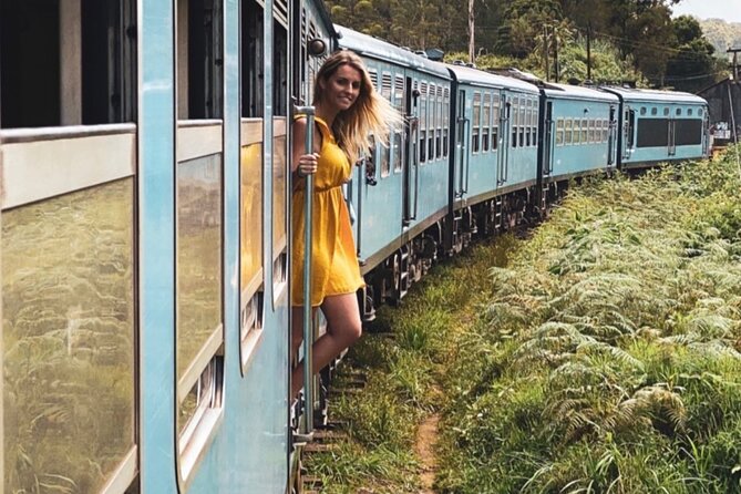 7 Days Tour in Sri Lanka Hotels with Breakfast and Luxury Car - Day 1: Pinnawala, Village Cooking, and Pidurangala Sunset