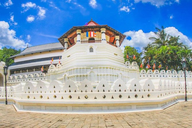 8-Day Private Ramayana Trail Tour from Colombo - Day 4: Gayathri Peedam and the road to Kandy