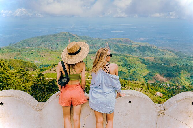8 Days Private Guided Multi Day Tour in Sri Lanka - From Bandaranaike Airport to Kandy