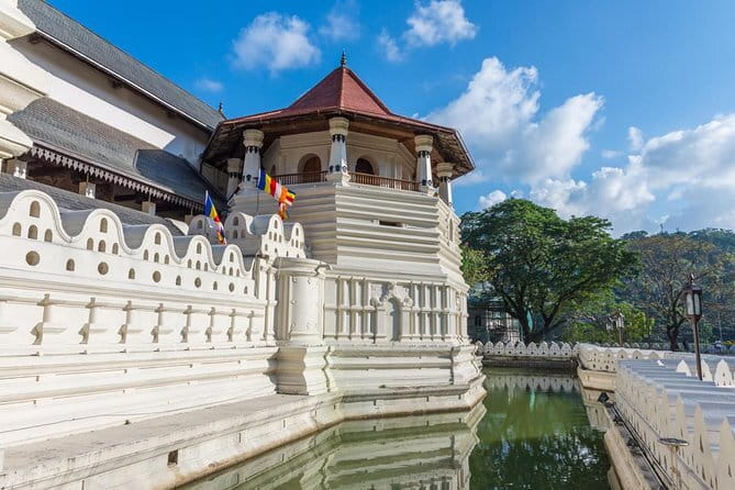8 Days Tour Sri Lanka (Hotels, Breakfast, Dinner & Luxury Car) - Day Seven: Colombo And The Final City Views