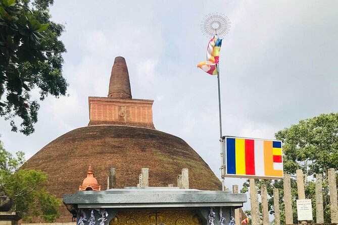 Anuradhapura ancient city tour with Travandgo tours - Jaya Sri Maha Bodhi and Mirisaveti Stupa