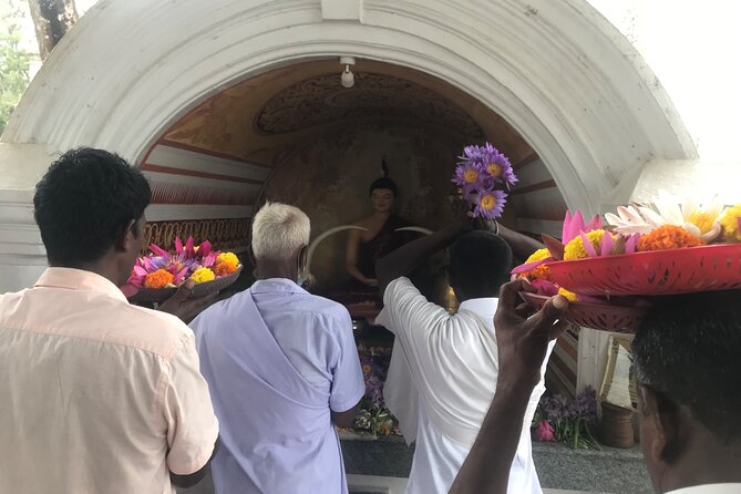 Anuradhapura Heritage Mountain bike / bicycle Tour - Ruwanweliseya and Sri Maha Bodhi