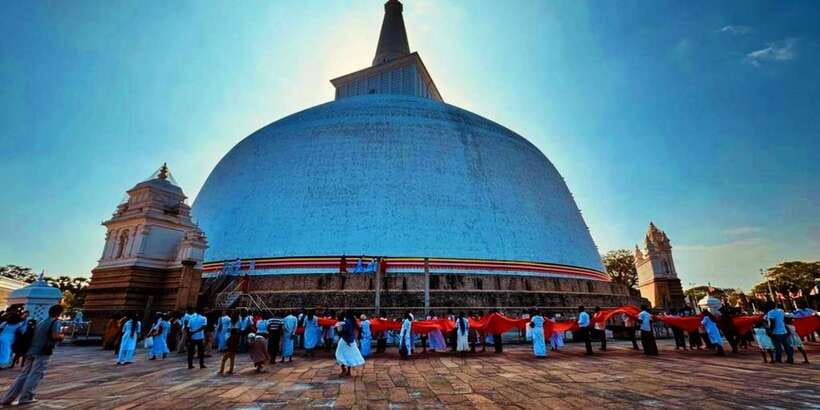 Anuradhapura Private Ancient City Day Tour - Moonstones and guard stones, small details with big meaning