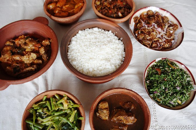 Authentic Sinhalese Cooking Class in Colombo with a Local Family - Sitting down to the meal you helped make