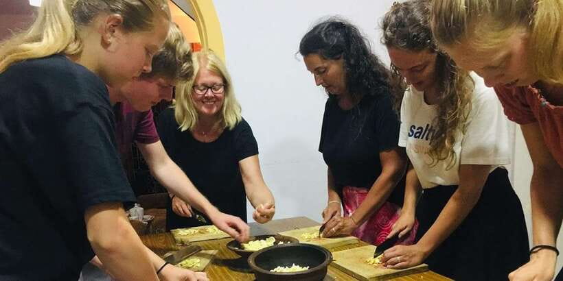 Authentic Sri Lankan Cooking Class in Kandy by Local Family - Fish or chicken, plus a table full of vegetables