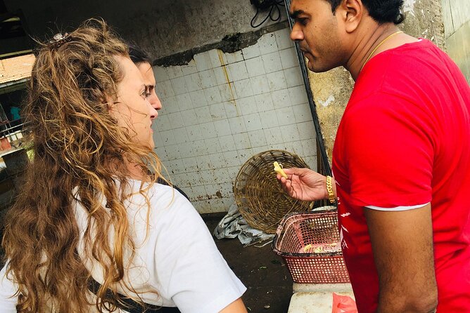 Authentic Sri Lankan Cooking Class in Kandy with Local Family - The optional market visit and why it matters