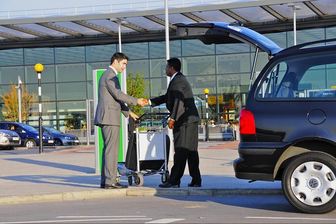 Bandaranaike International Airport(CMB) to Colombo Hotels - Finding your driver at Bandaranaike International Airport