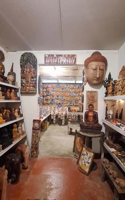 Best Private Kandy City Tour by Tuk Tuk with Local Guide - The Temple of the Tooth and the old royal center