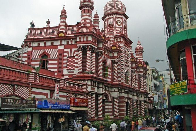 Colombo Airport Layover/Transit City Tour – 5 Hours - Gangaramaya Temple and the Beira Lake setting