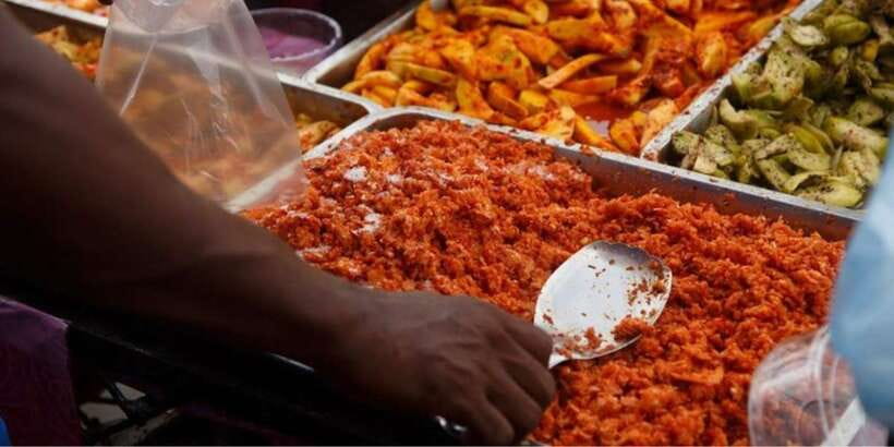 Colombo: All Inclusive Street Food Tour - Kottu at Galle Face, with the sea nearby