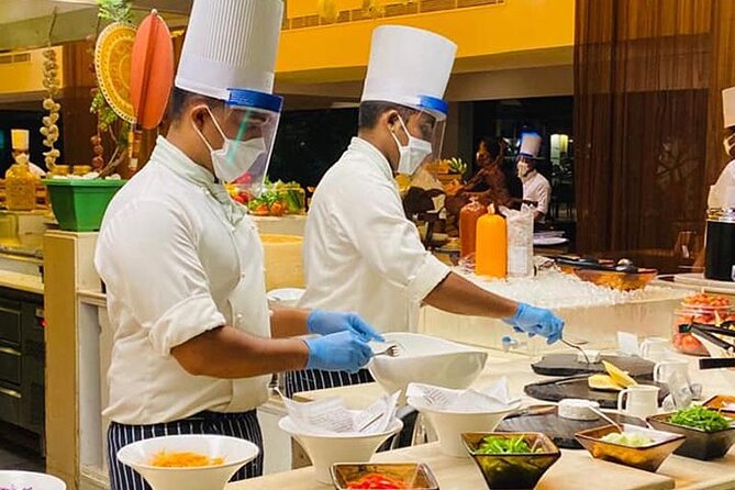 Colombo By Night With Dinner At Taj Samudra Hotel - Food choices and what to ask about