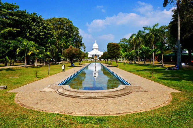 Colombo City Drive by Bookingmart Holidays Pvt Ltd - Petah Market, where Colombo gets loud and practical