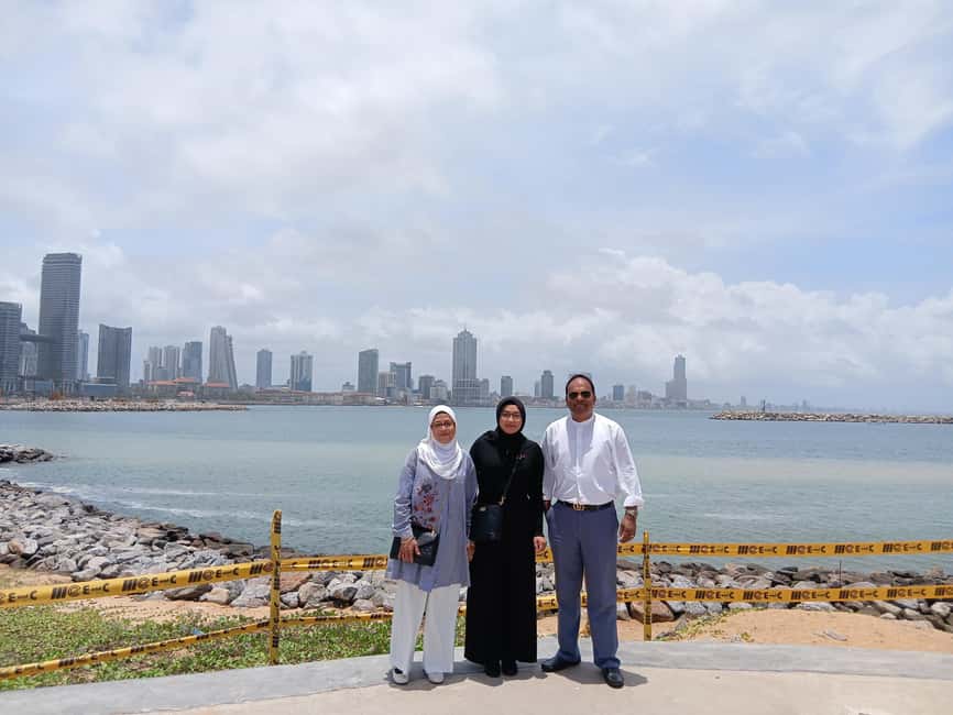 Colombo: City Sightseeing Tour by Car with Driver-Guide - Pettah Market and the Red Mosque