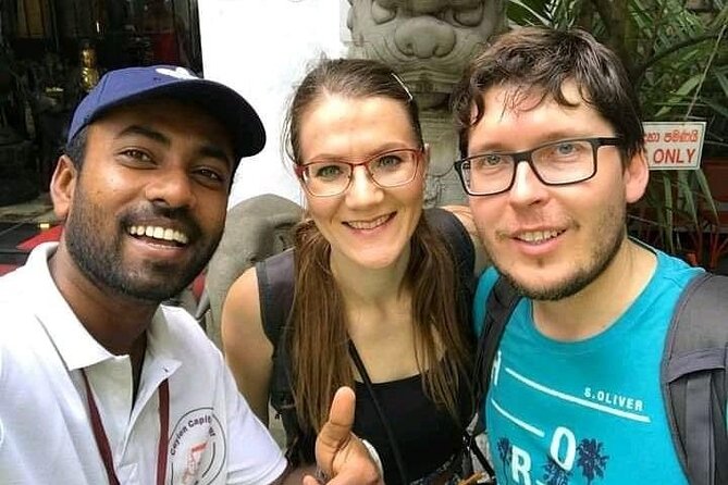 Colombo City Tour by Car – Private & All-Inclusive - Starting in Pettah, where Colombo gets loud and practical