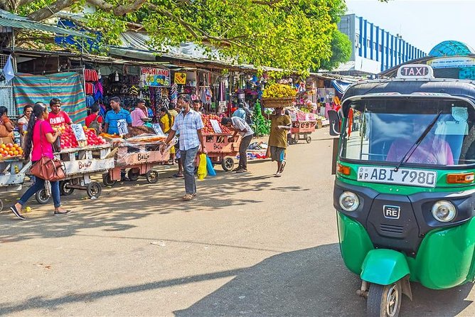 Colombo City Tour By Tuk Tuk - Ceylon tea at the Bluefield stop