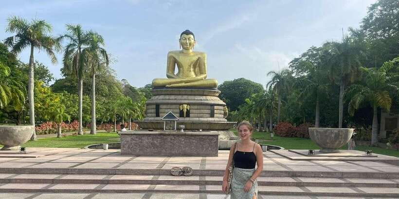 Colombo: City Tour by Tuk Tuk with Srilanka Traditional Food - Independence Square and Colombo’s Changing Identity