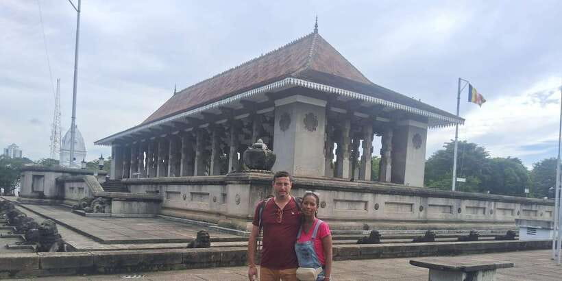 Colombo: City Tour by Tuk Tuk with Srilanka Traditional Food - Traditional Food, Tea, and King Coconut Water