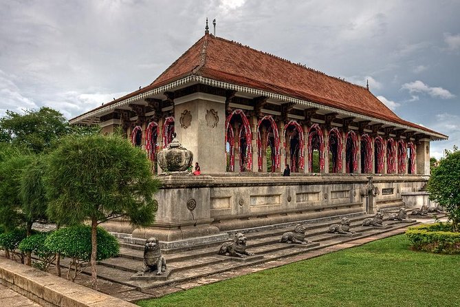 Colombo City Tour from Negombo - St. Lucia’s Cathedral and Jami-Ul-Alfar Mosque