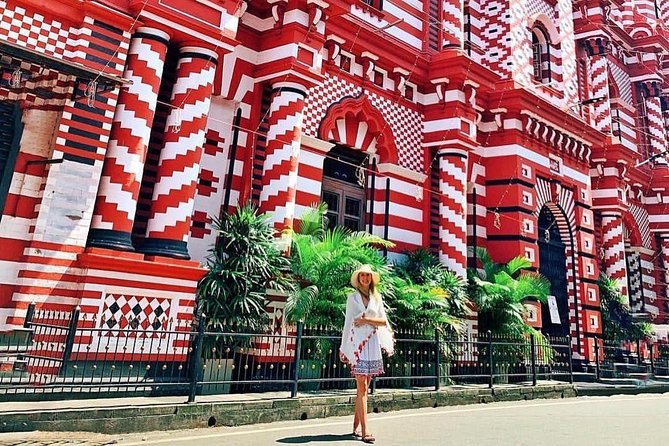 Colombo City Tour Highlights - Pettah: king coconut, markets, and street food