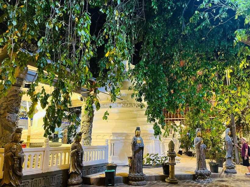 Colombo City Tour with Entry Tickets & Hotel Pickup - Old Colombo Dutch Hospital and One Galle Face Mall
