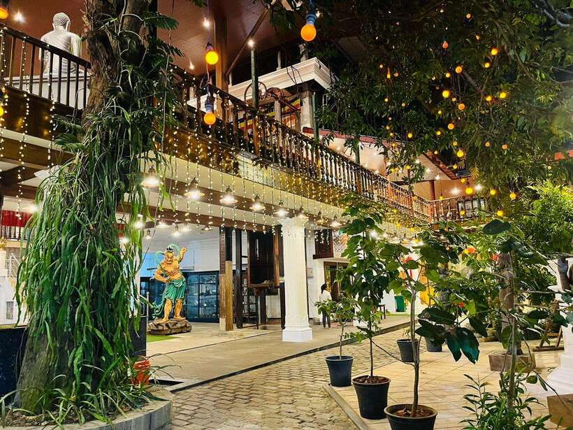 Colombo City Tour with Entry Tickets & Hotel Pickup - Gangaramaya Temple: an unusual first look at Colombo