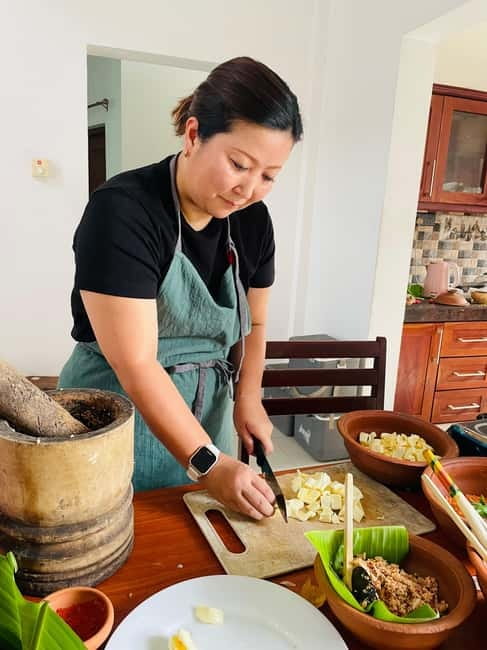 Colombo Cooking Experiance with Explore Market - Eating what you prepared, with Lion beer or juice