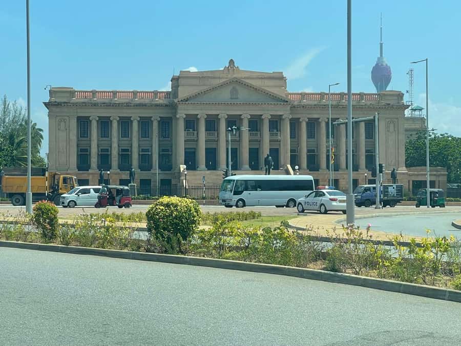 Colombo: Guided City Tour with Entry Tickets - Colombo Fort, the Lighthouse Clock Tower, and the old city
