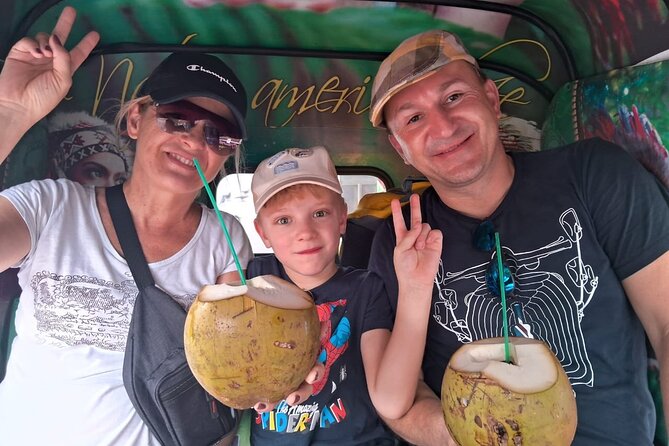 Colombo local Food Tour &City Tour by TukTuk All food Included - Gangaramaya Temple in 30 minutes
