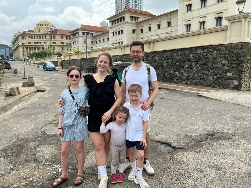 Colombo: Local Food Tour & Sightseeing by Tuk-Tuk with Meals - Pettah, markets, and city sightseeing