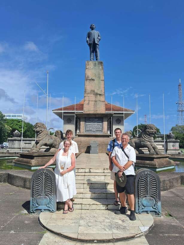 Colombo: Local Guide with Colombo City Tour by Tuk Tuk - The Red Mosque and the old city