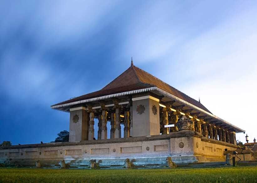 Colombo: One Day Private City Tour With Gangaramaya Temple - What $60 includes, and where the value lies