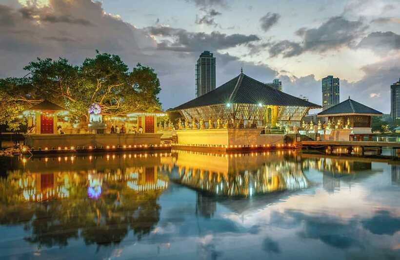 Colombo: One Day Private City Tour With Gangaramaya Temple - Kopanna Vidiya and Colombo’s religious mix