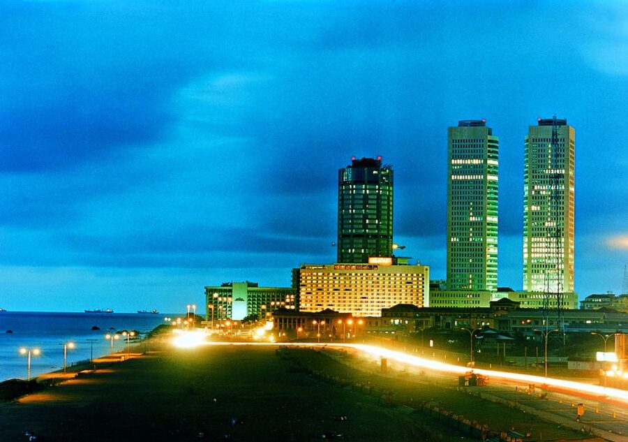 Colombo: Private City Sightseeing Tour - Colonial York Street beside modern Colombo