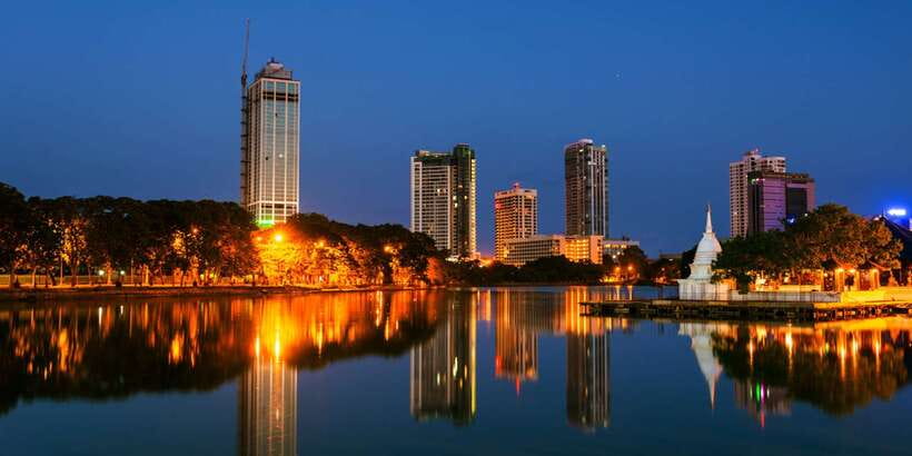 Colombo: Private City Sightseeing Tour - Colombo Lighthouse and the changing harbor