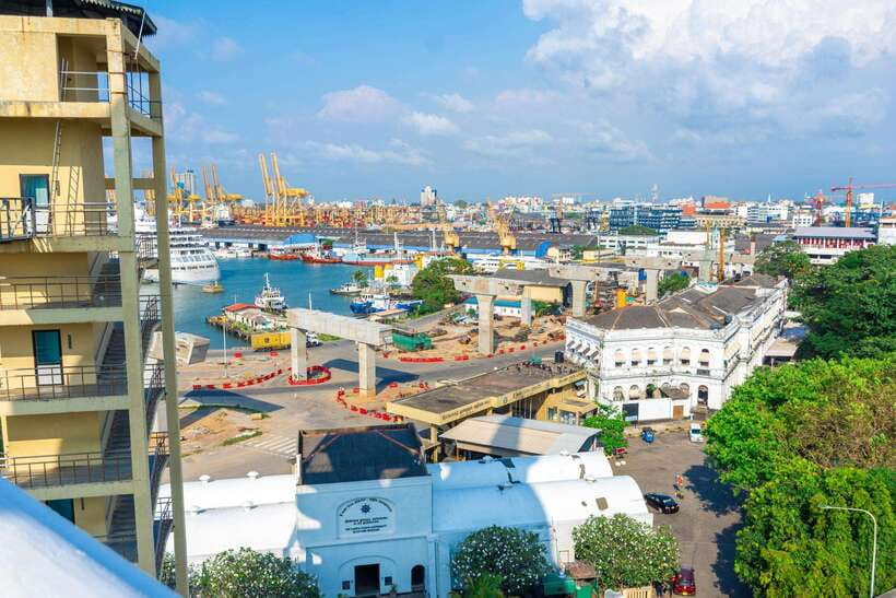 Colombo: private city tour from Negombo with hotel transfers - Driving through Colombo Fort to Pettah Market