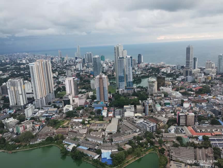 Colombo: private city tour from Negombo with hotel transfers - A closer look at the Hindu Kovil